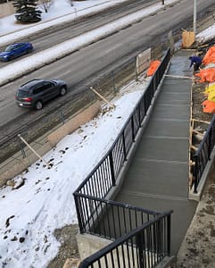 brush-finished-concrete-walkway