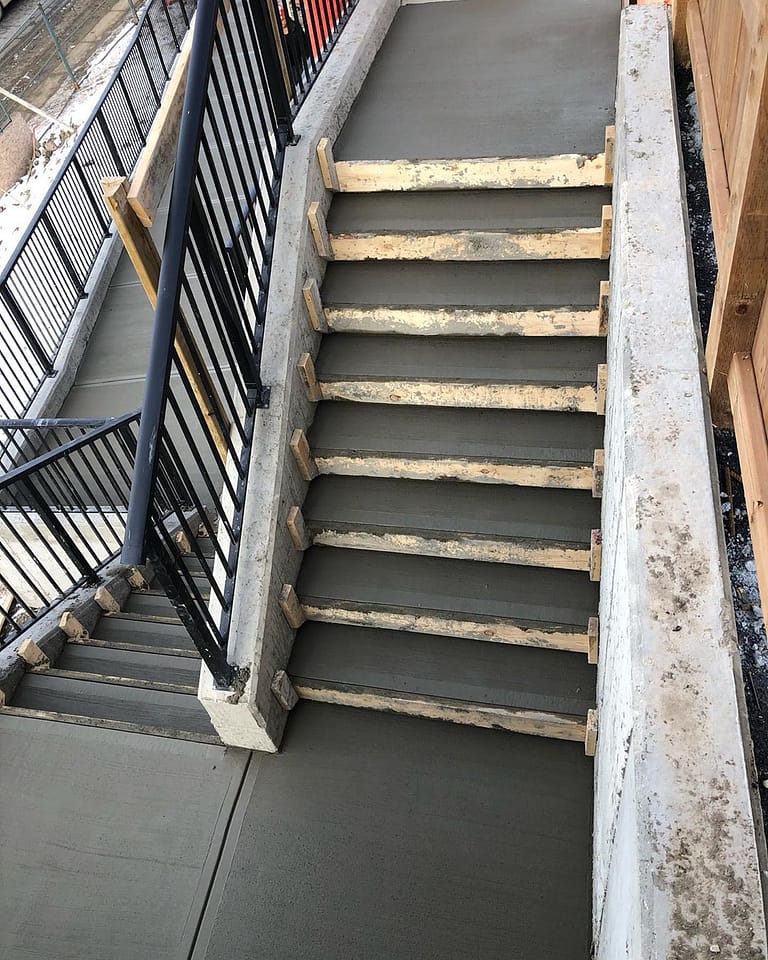 brush-finished-concrete-steps